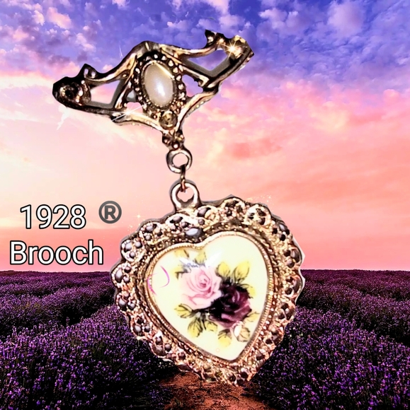 1928 Dangling Gold Floral Heart Brooch - Picture 5 of 9